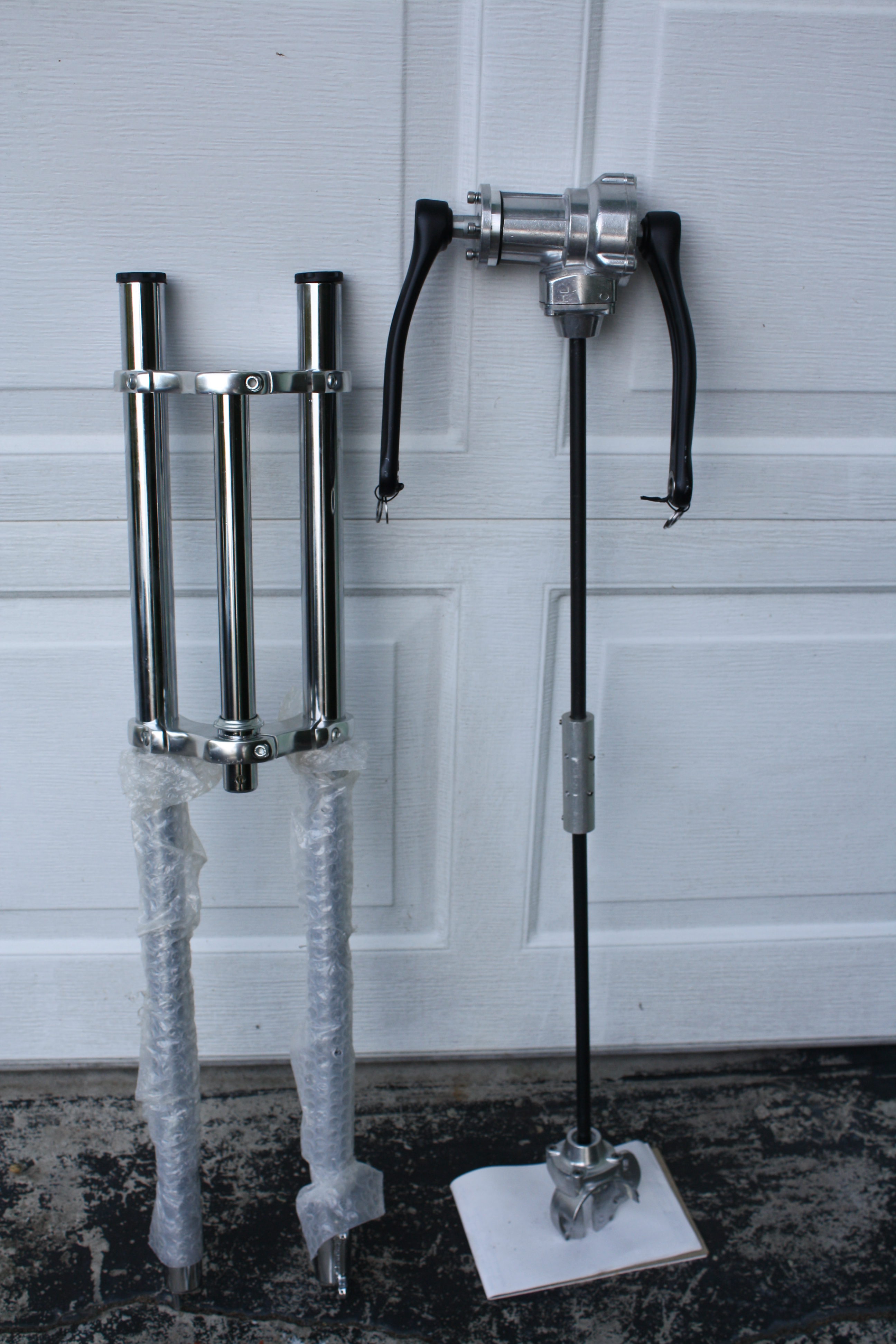That is a picture of the shaft drive that I intend to be housed by the dual crown front forks on the left.
